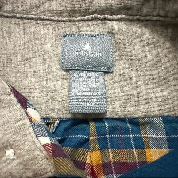 babyGAP | Bundle of Two Toddler Shirts (18-24 mos) - Picture 4 of 8